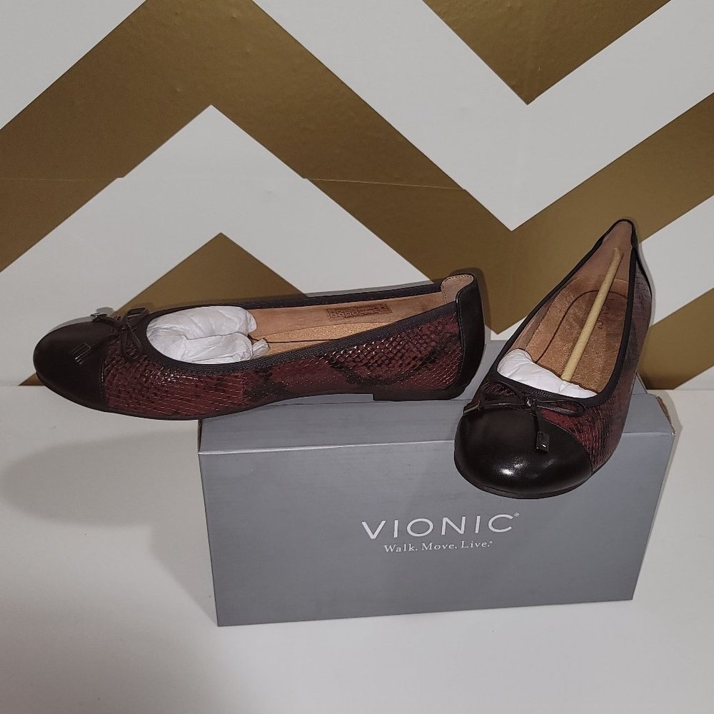 Vionic / Women's SZ 11 / Minna Boa Flat / Color - Wine